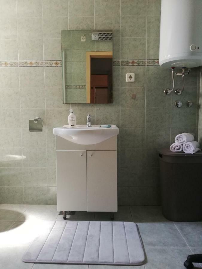 Apartment Petra Dugi Rat Esterno foto