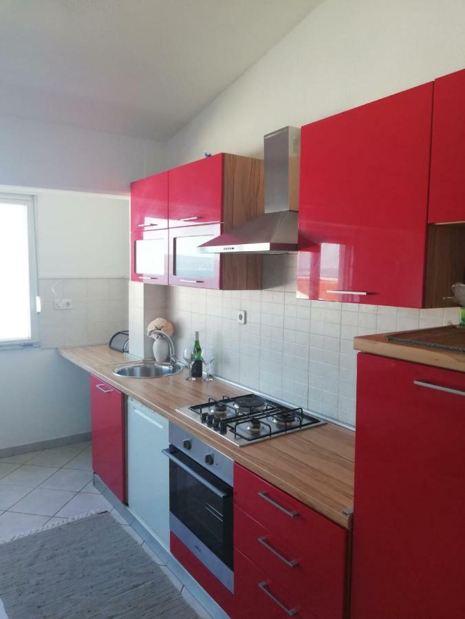 Apartment Petra Dugi Rat Esterno foto