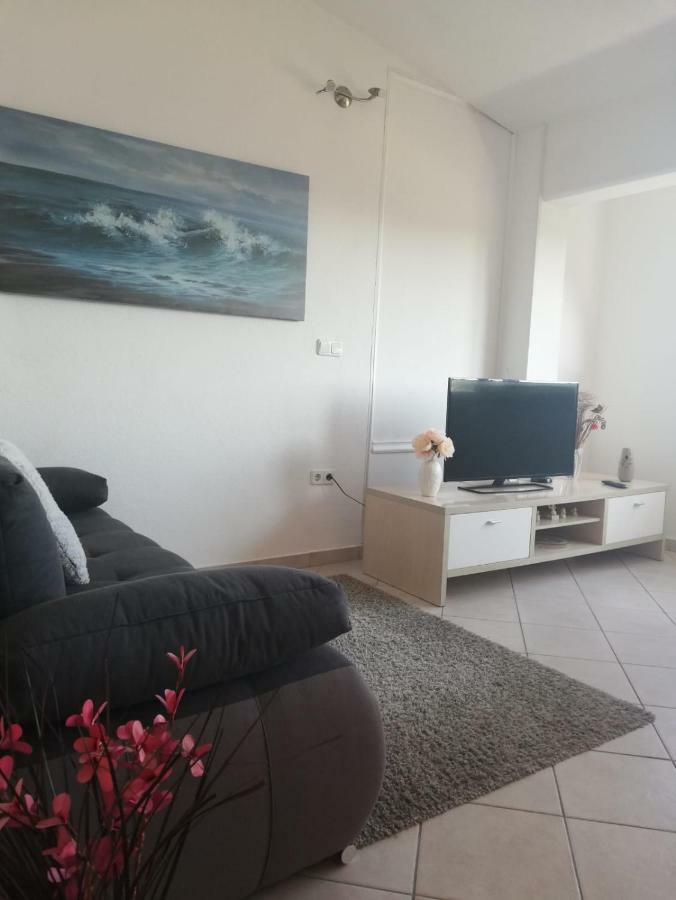 Apartment Petra Dugi Rat Esterno foto