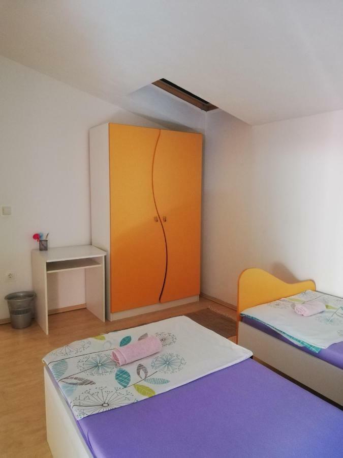 Apartment Petra Dugi Rat Esterno foto